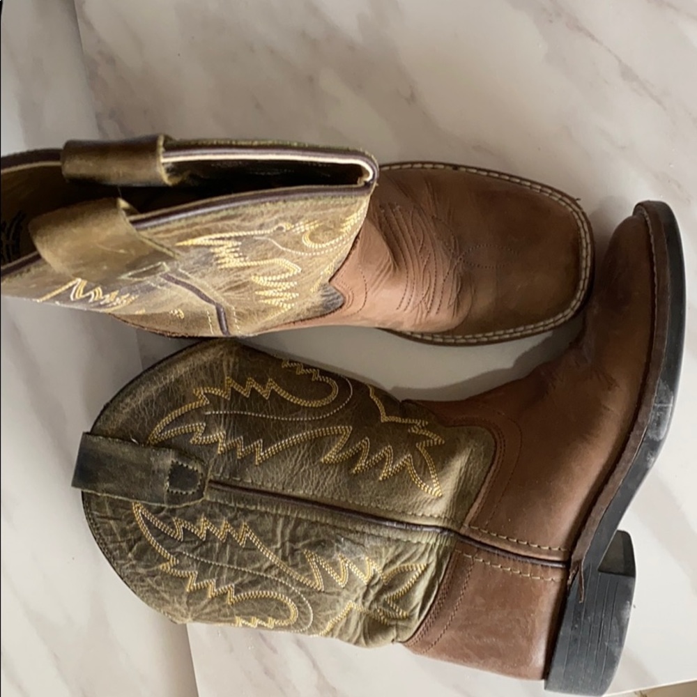 Kids boots